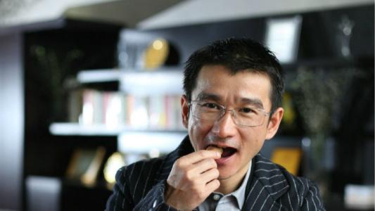 安徽70后大叔，創(chuàng)業(yè)失敗27次，從擺地?cái)偟缴韮r(jià)超百億，他憑啥